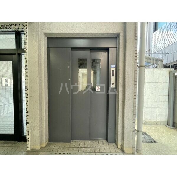 14/20 エントランス