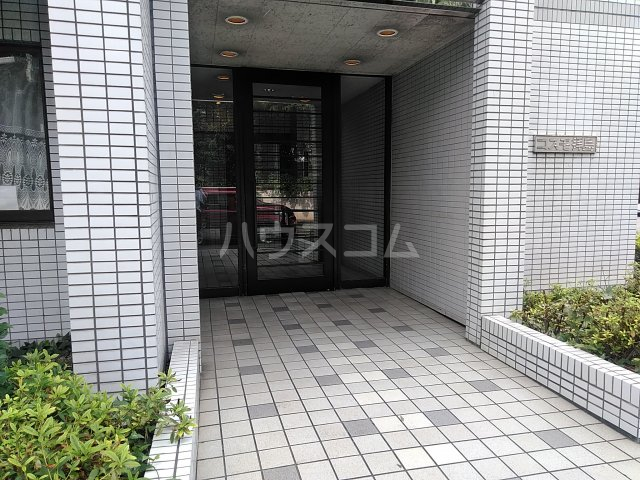 28/30 エントランス