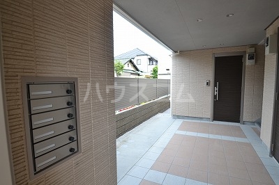 28/30 エントランス