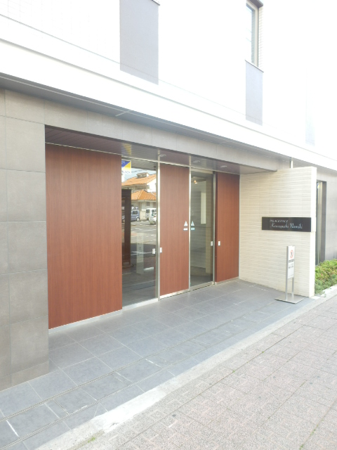 24/30 エントランス