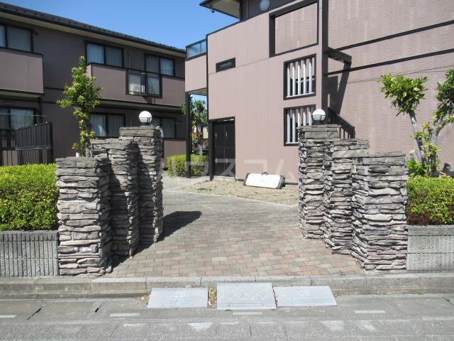 14/15 エントランス