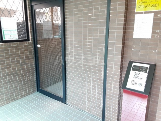 20/30 エントランス