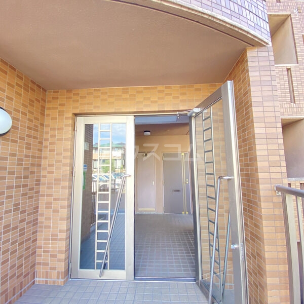15/17 エントランス