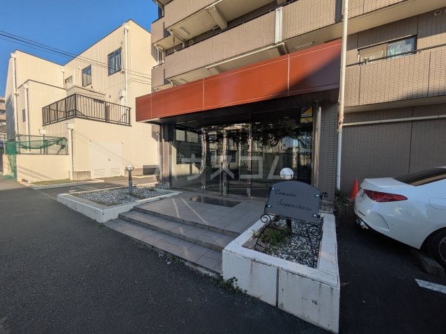 28/30 エントランス