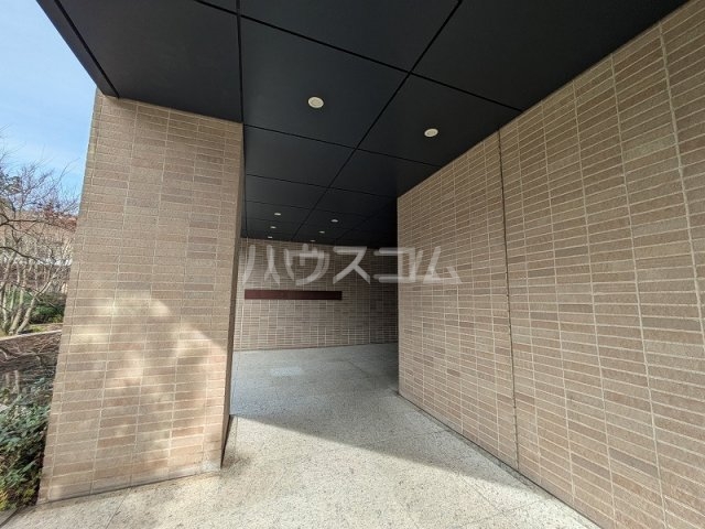 28/30 エントランス