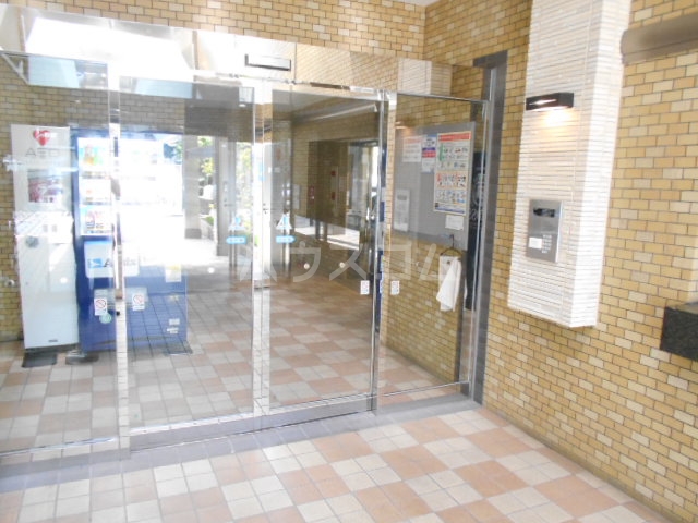 24/30 エントランス