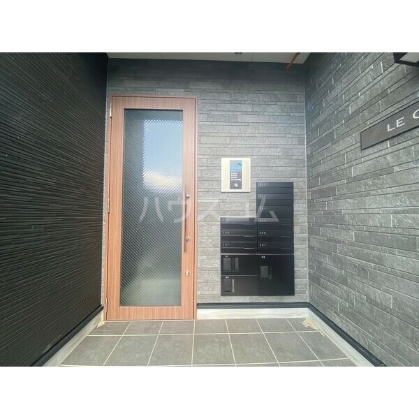 13/15 エントランス