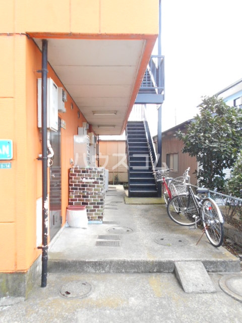 18/19 エントランス