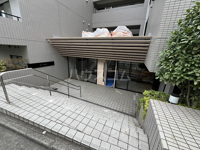 28/30 エントランス