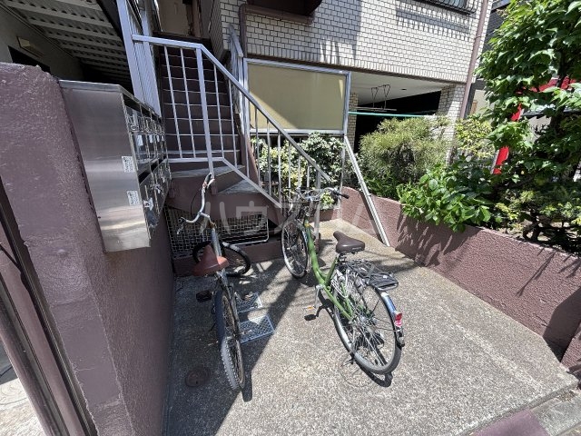 17/27 エントランス