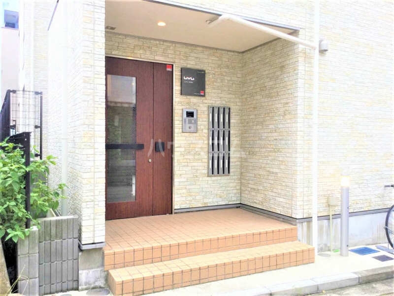 20/30 エントランス