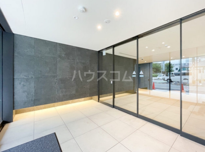 21/22 エントランス