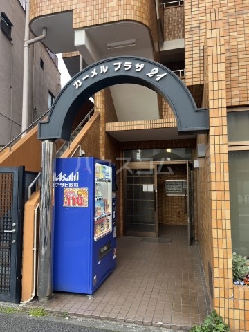 23/27 エントランス