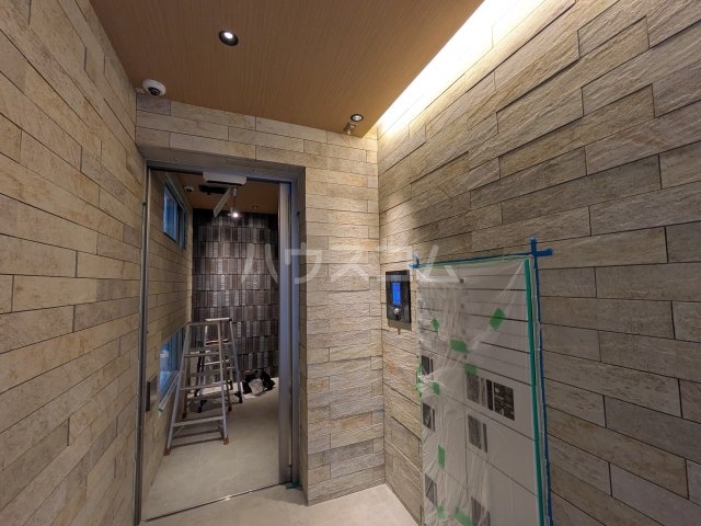 23/30 エントランス