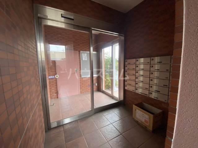 28/30 エントランス