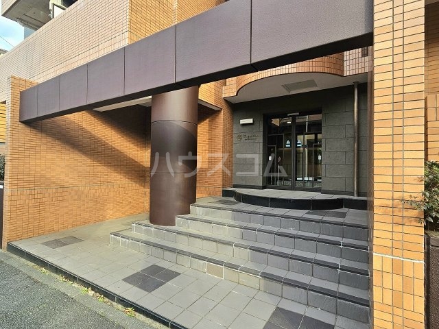 24/30 エントランス