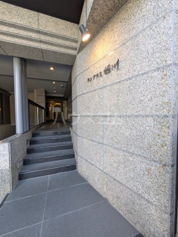 24/30 エントランス