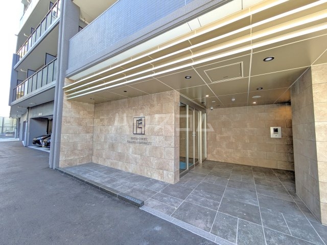 22/28 エントランス