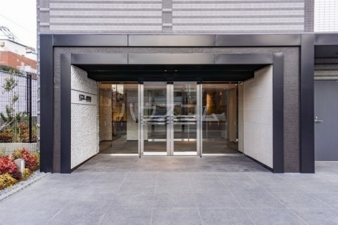 16/23 エントランス