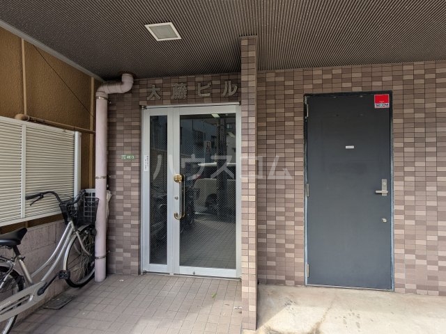 25/26 エントランス