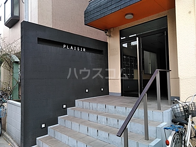 24/30 エントランス