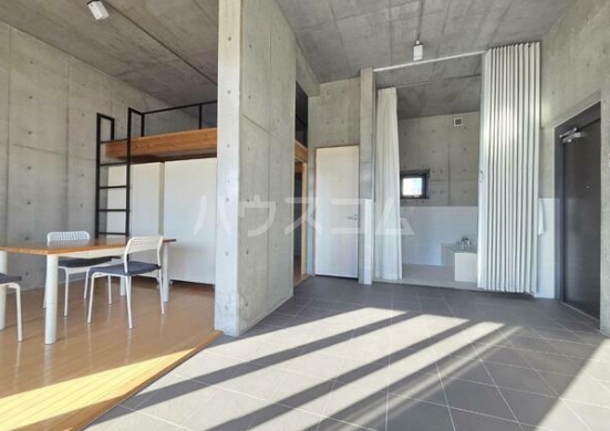 14/14 エントランス