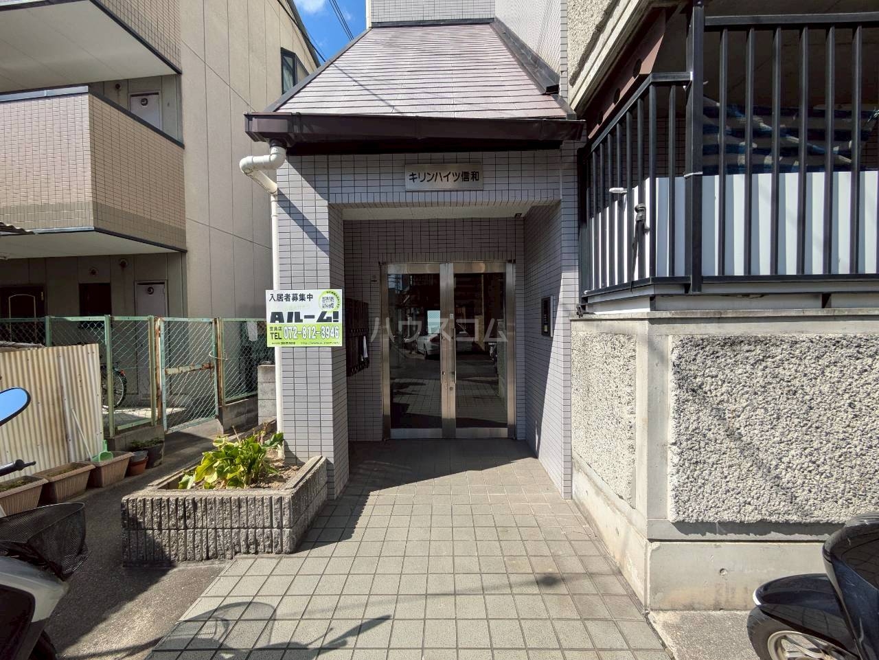 24/30 エントランス