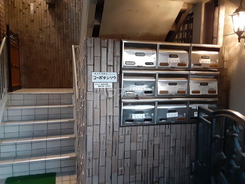 18/25 エントランス