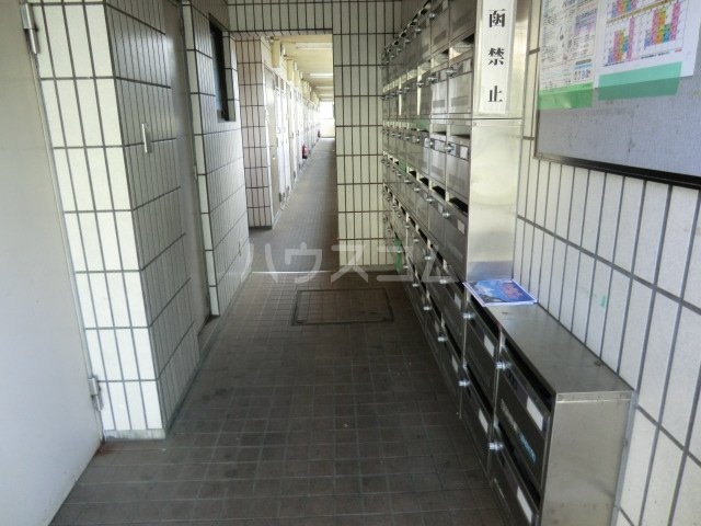 23/30 エントランス