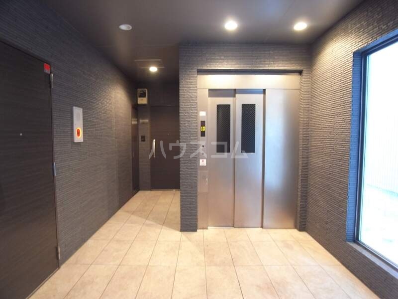 16/17 エントランス