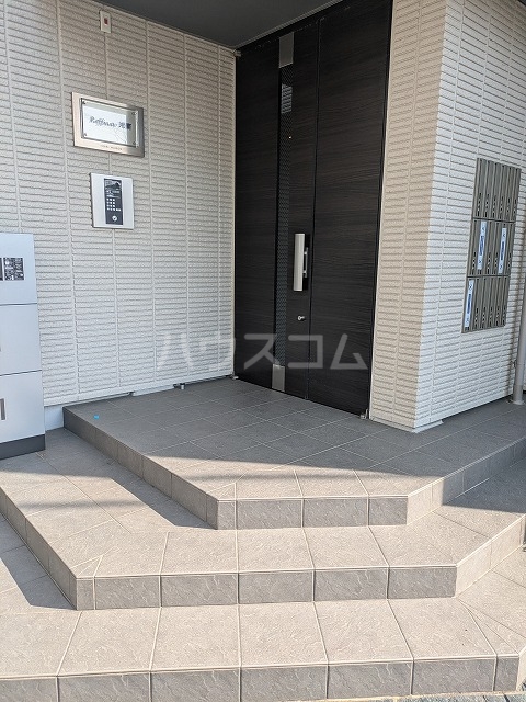 25/30 エントランス