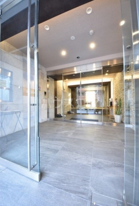 20/21 エントランス