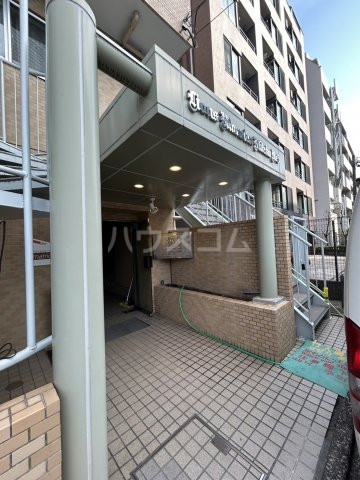 27/30 エントランス