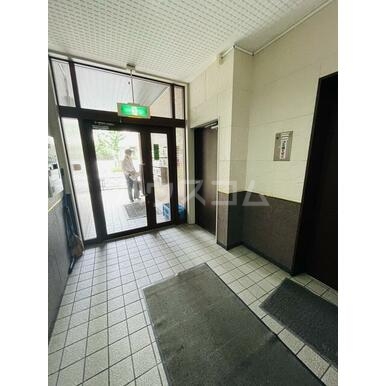 21/30 エントランス