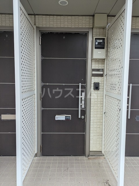 24/30 エントランス