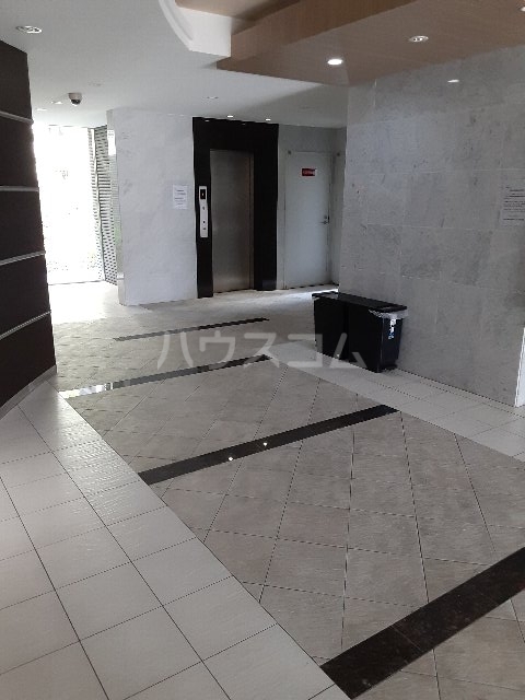 23/30 エントランス