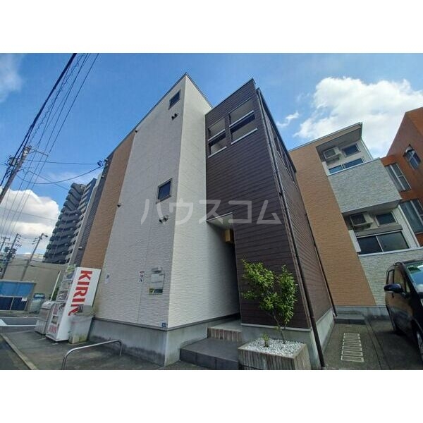 2/4 エントランス