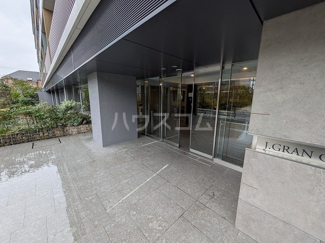 28/30 エントランス