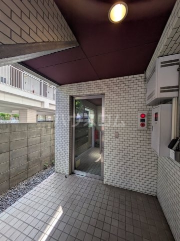 2/4 エントランス