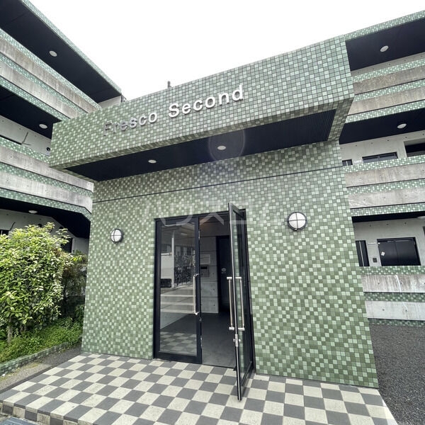 26/30 エントランス