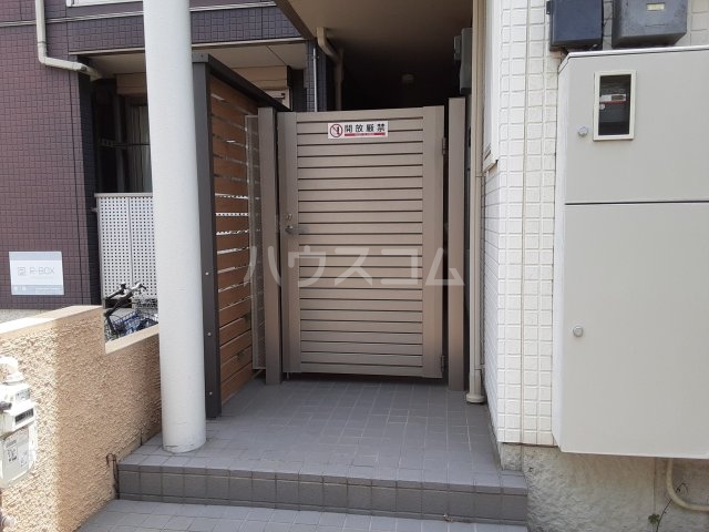 26/30 エントランス