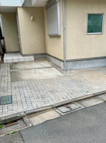 16/16 駐車場