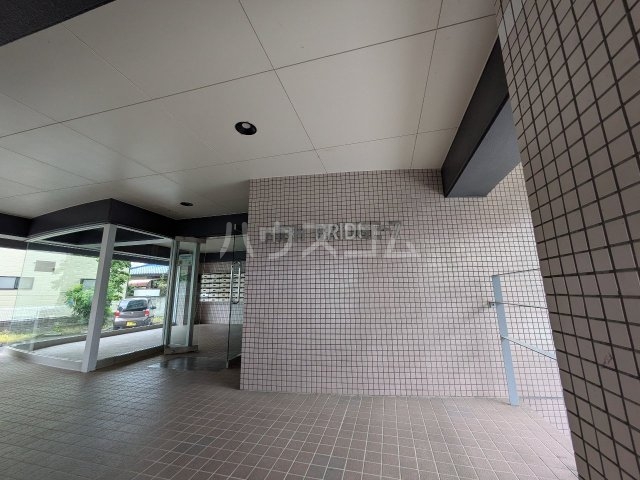 13/16 エントランス