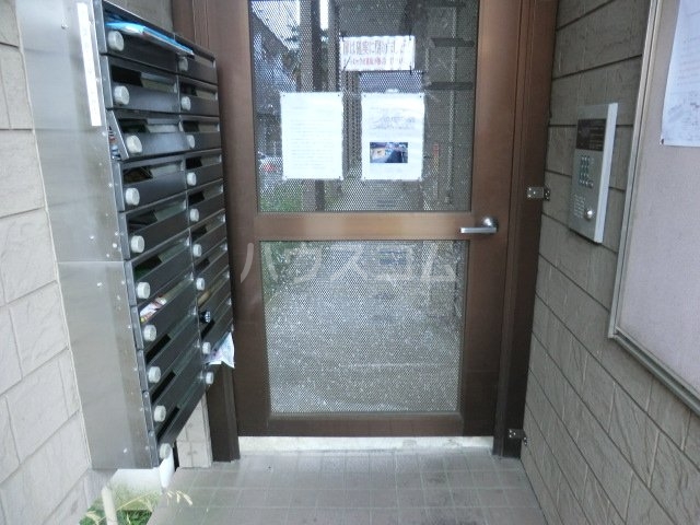 18/28 エントランス