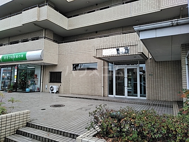 16/27 エントランス