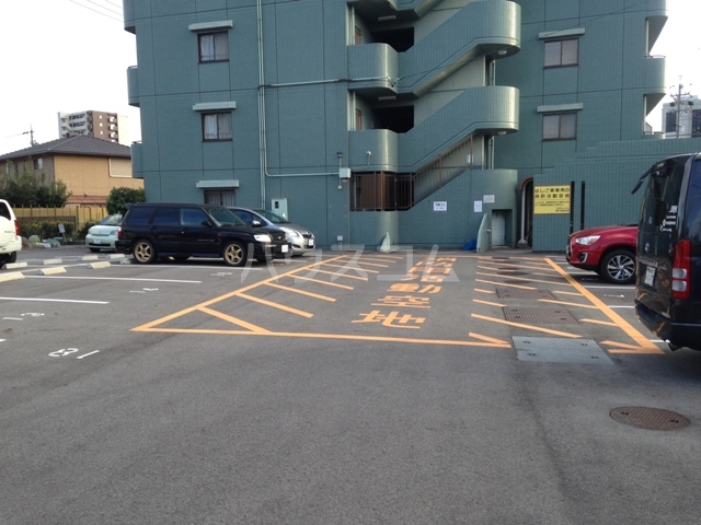 22/30 駐車場