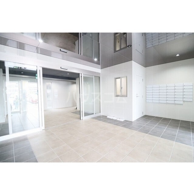 16/25 エントランス