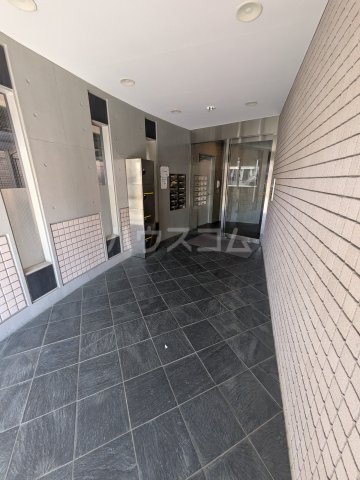 27/30 エントランス