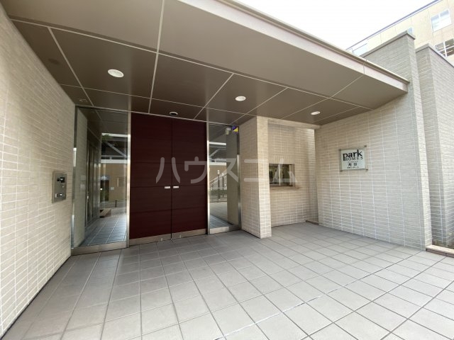 19/30 エントランス