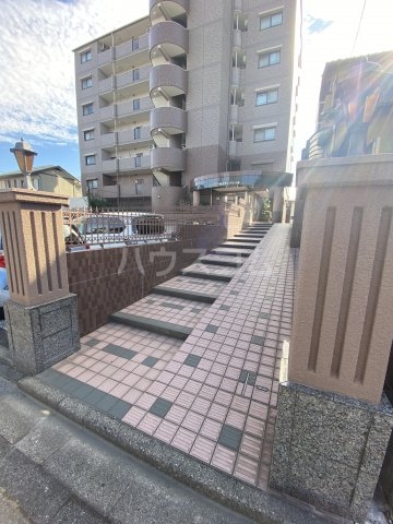 20/30 エントランス